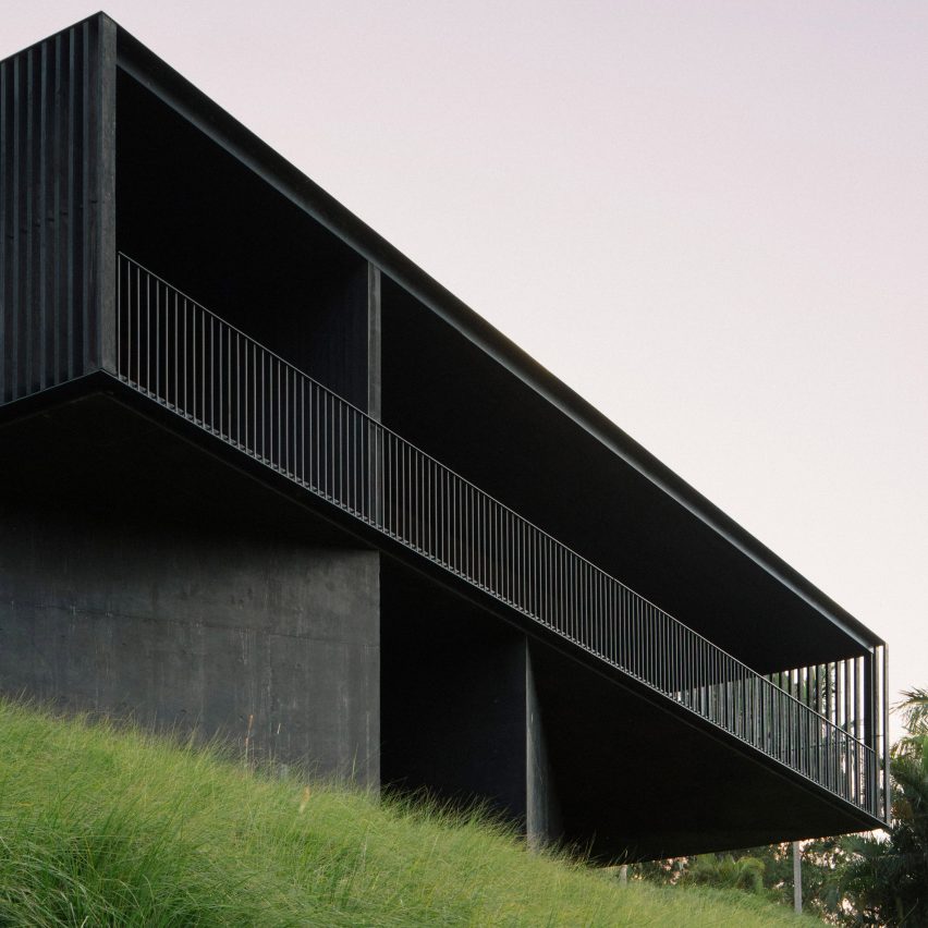 Black concrete house by Edition Office