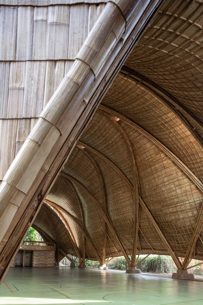 The Ark's canopy roof extends to the floor