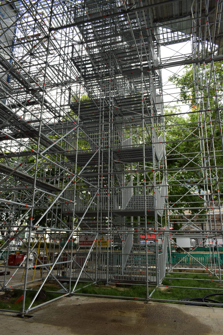 Scaffolding structure of the viewpoint in London