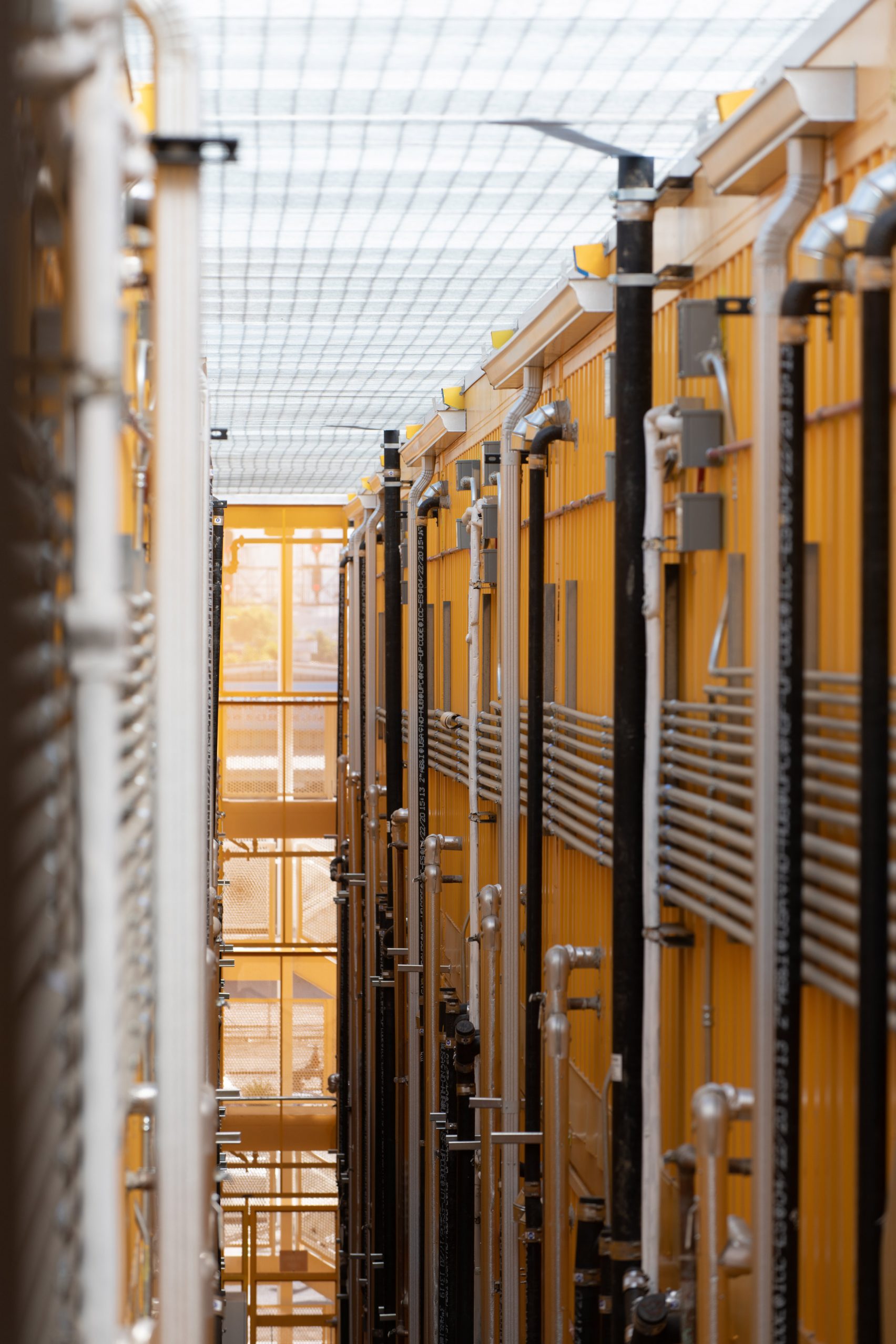 Shipping containers used to build LA housing complex for the homeless ...