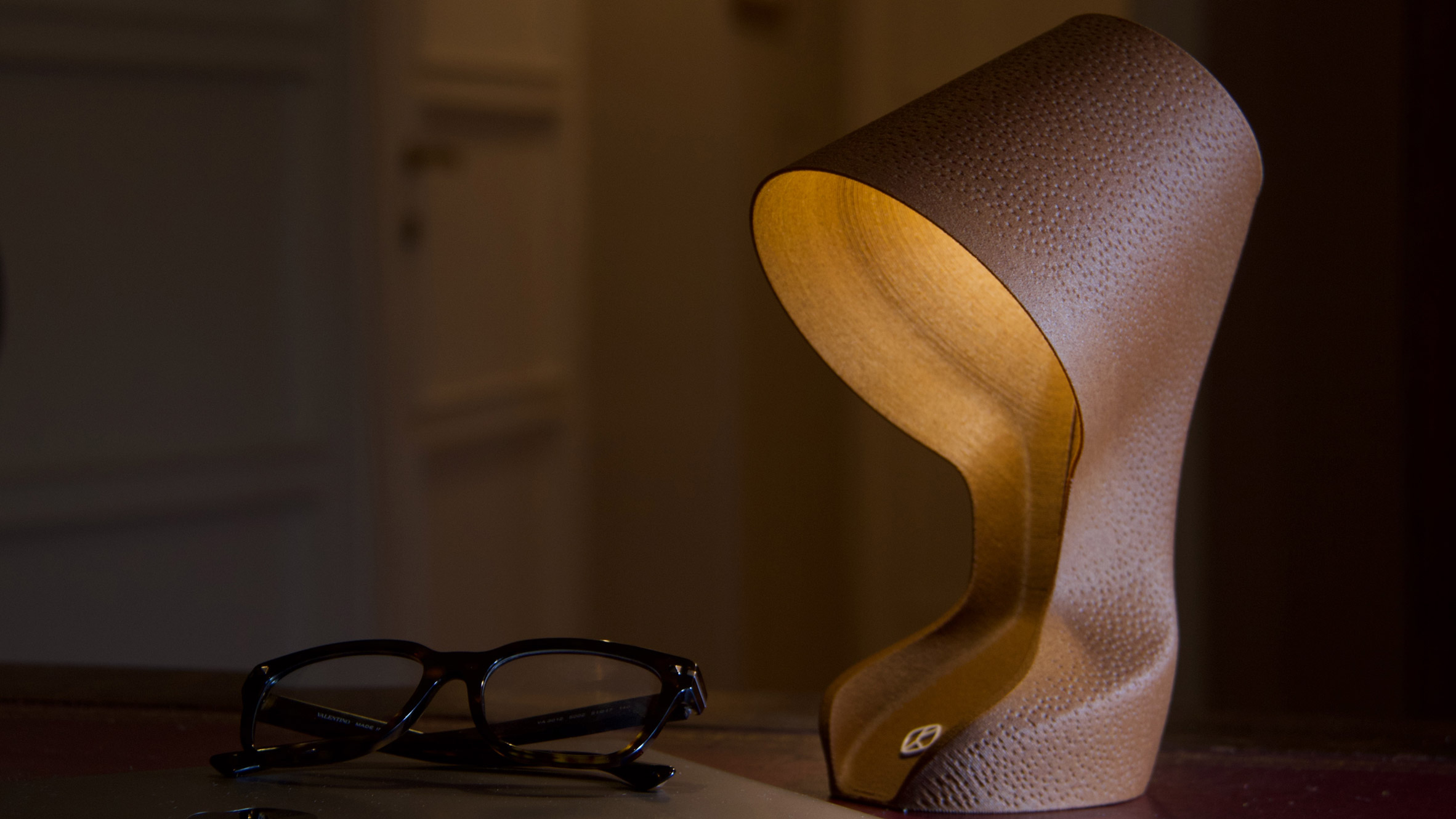 snor Ochtend stuiten op Ohmie is a 3D-printed lamp made from orange peels