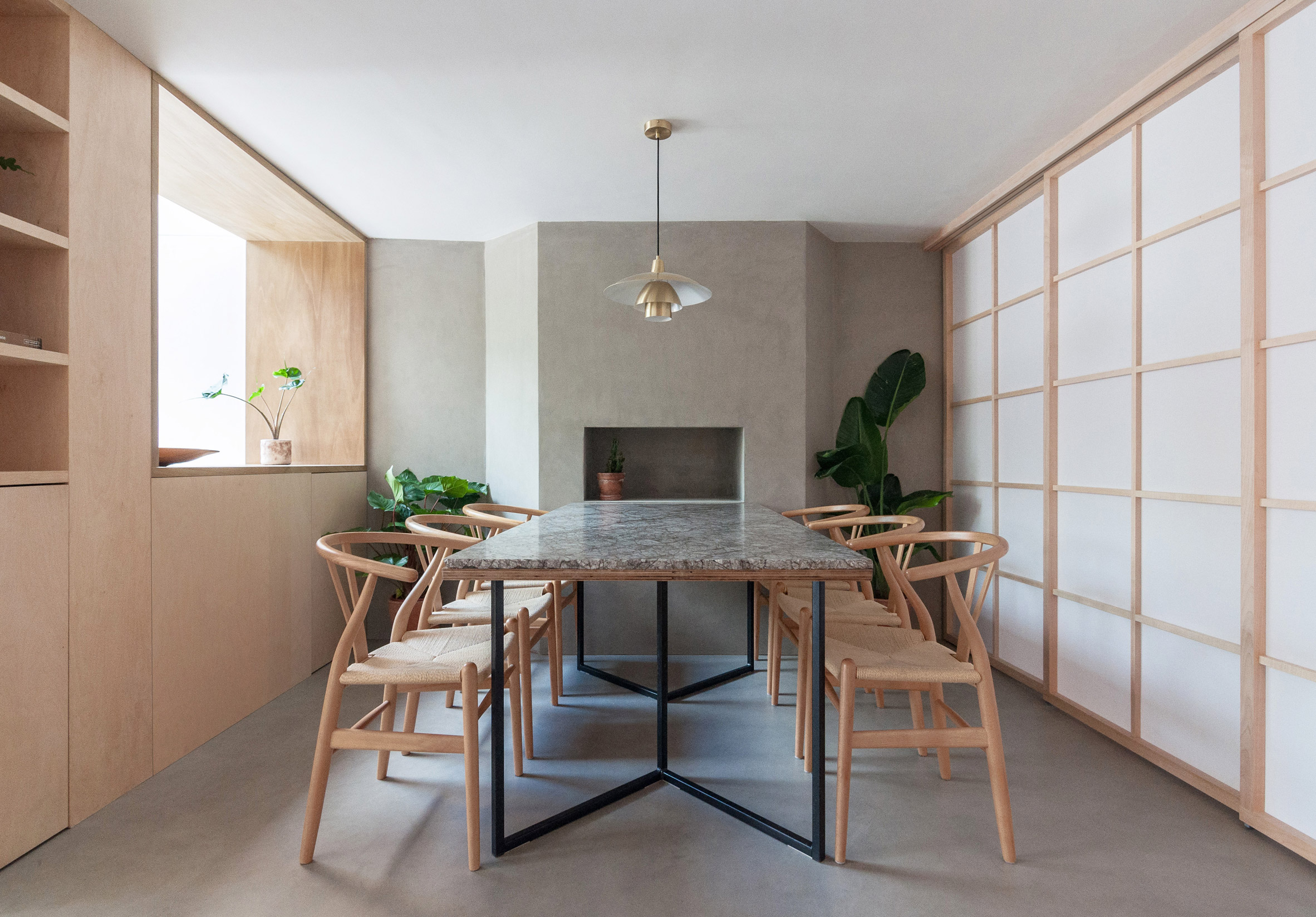 A dining room with Japanese-style shoji screens