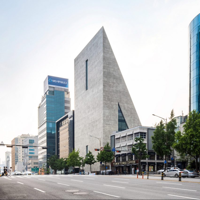 The exterior of the ST/SongEun Building