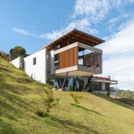 OTP Arquitetura completes mountain home on steep site outside São Paulo