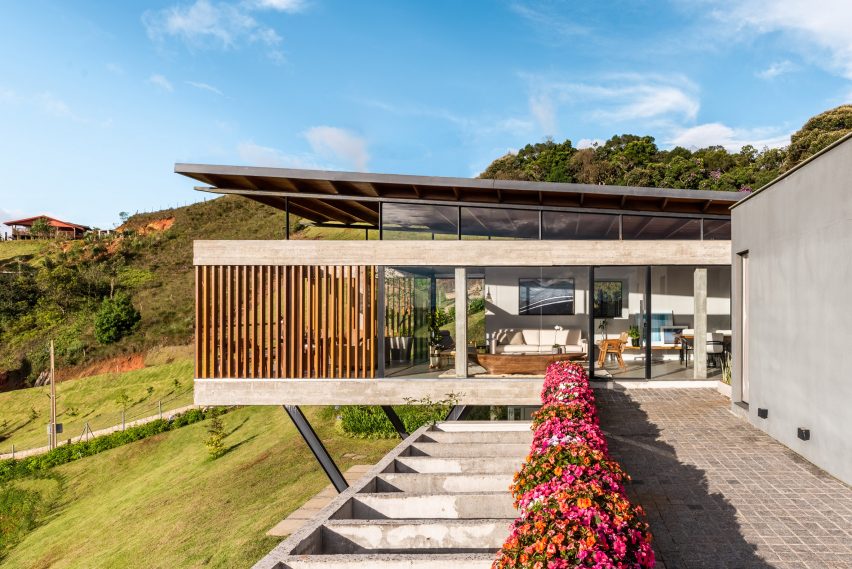 Rumah Brasil OTP Arquitectura Wood Bilah Beton