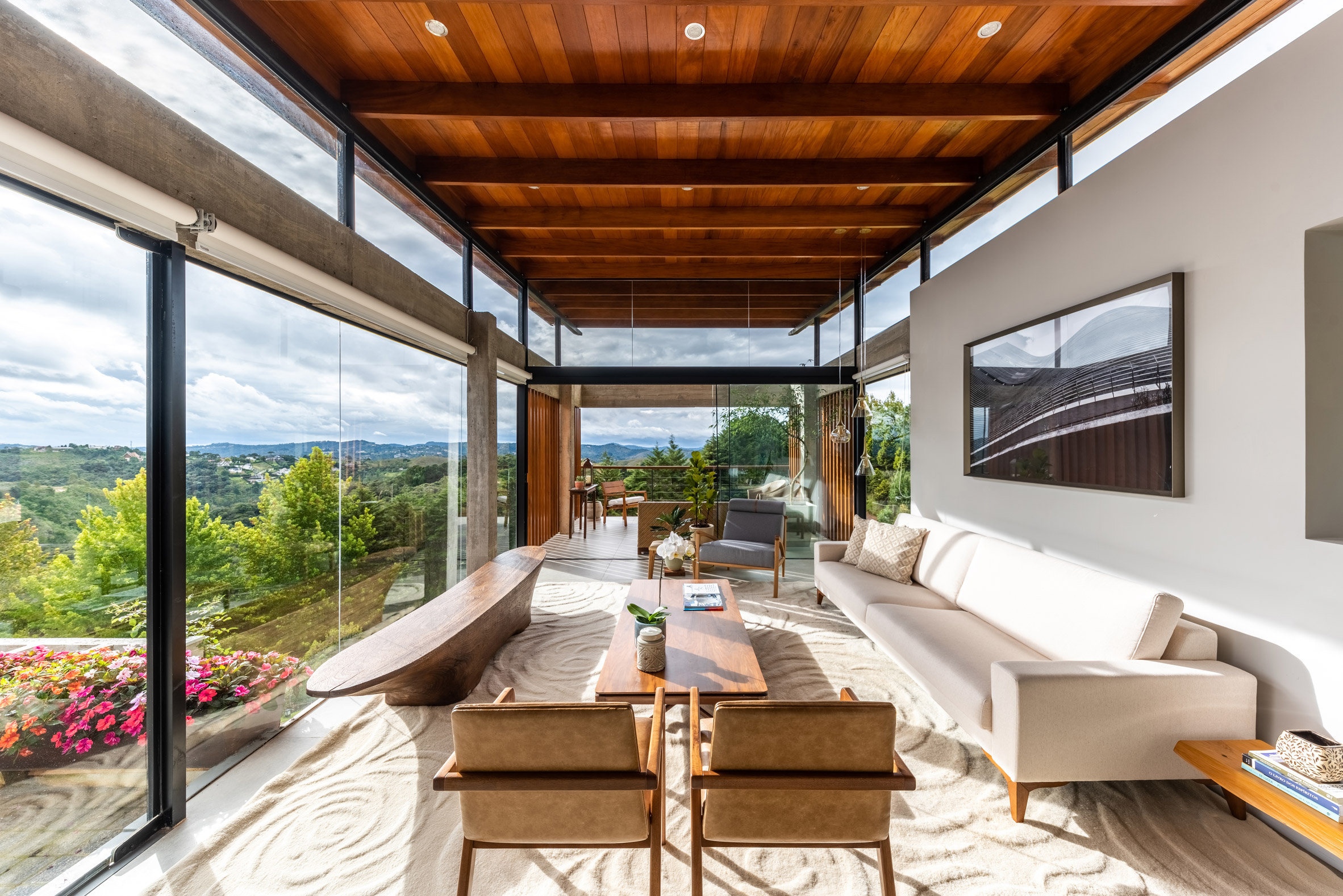 Living room wood brazil interiors by OTP Arquitetura