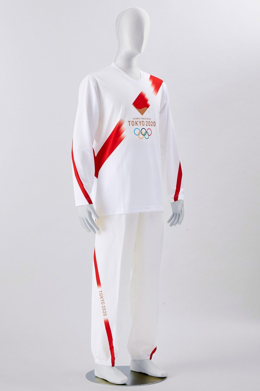 Pembawa obor Olimpiade Tokyo 2020 mengenakan seragam yang terbuat dari botol plastik | Harga Kusen Aluminium
