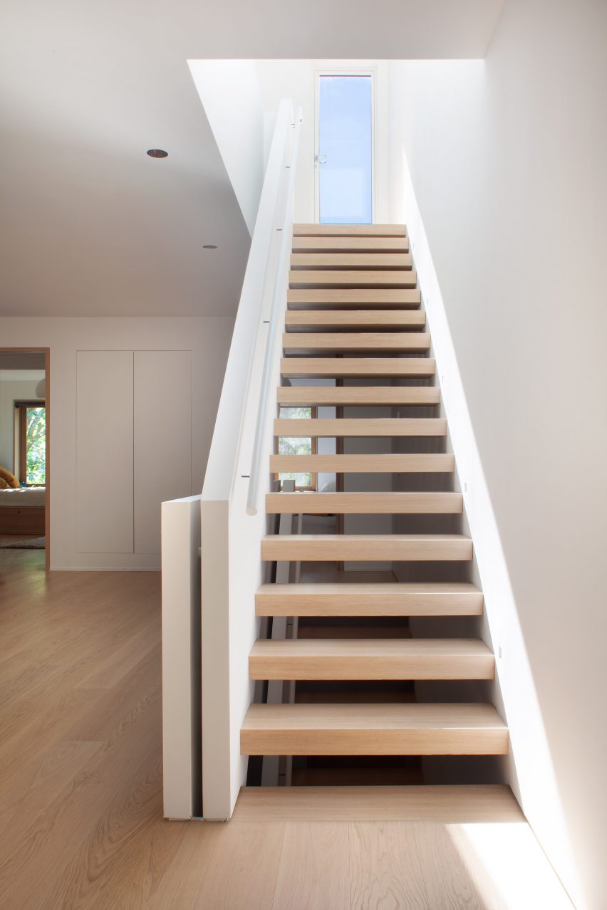 Las escaleras son una de las características principales de las casas adosadas.