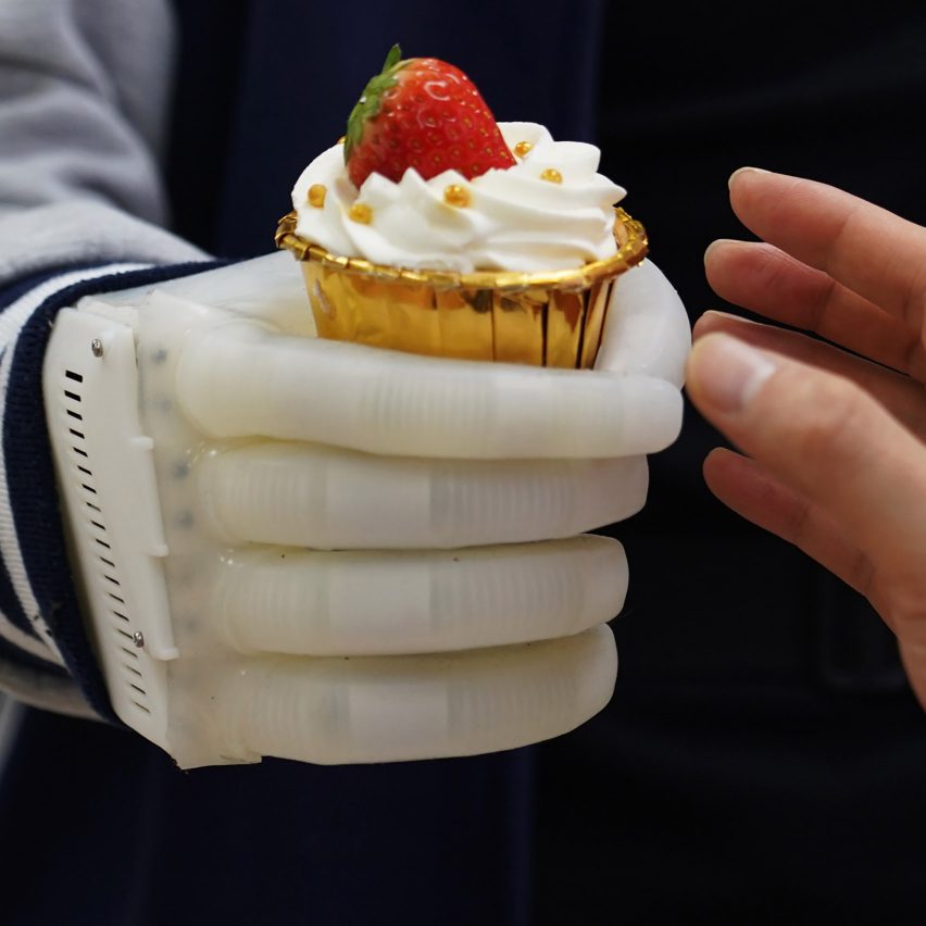 Inflatable neuroprosthetic hand by MIT engineers
