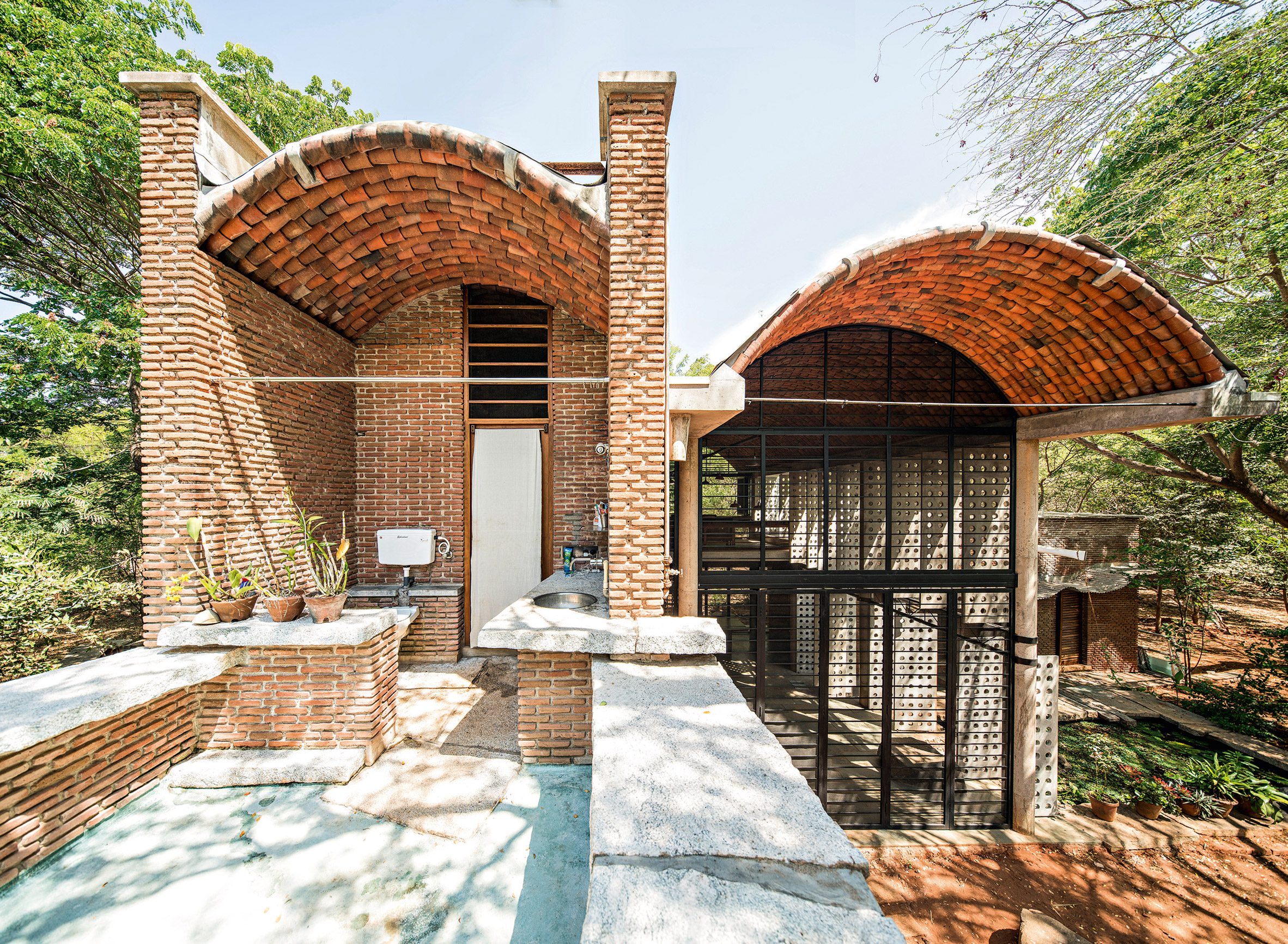 Anupama Kundoo built a brick building in India