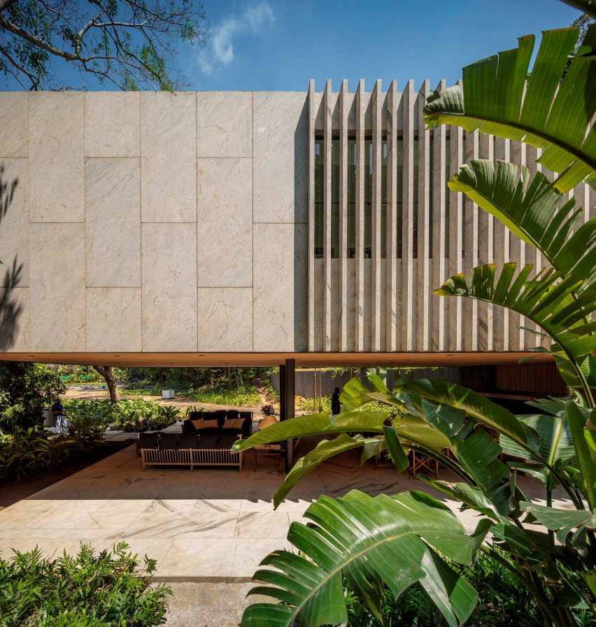 Granite Asa House by Bernardes Arquitetura