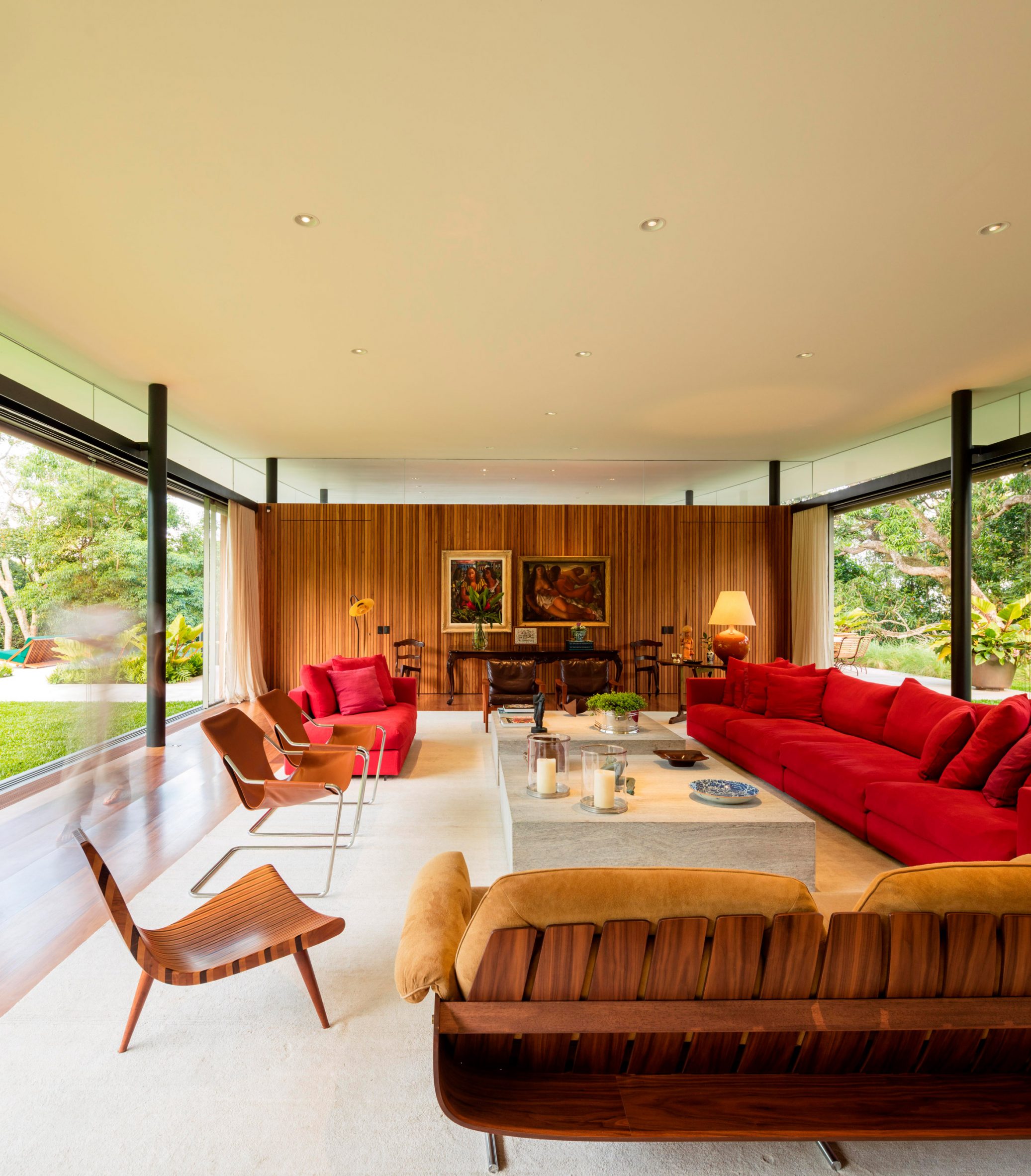 Bernardes Arquitetura tops Rio de Janeiro villa with wing-shaped roof