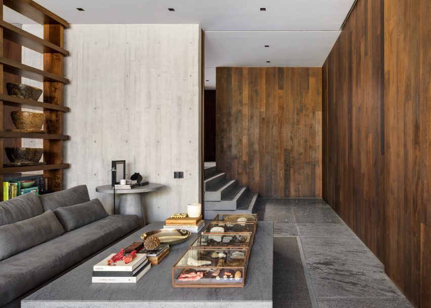 the living room by Manuel Cervantes has a concrete wall