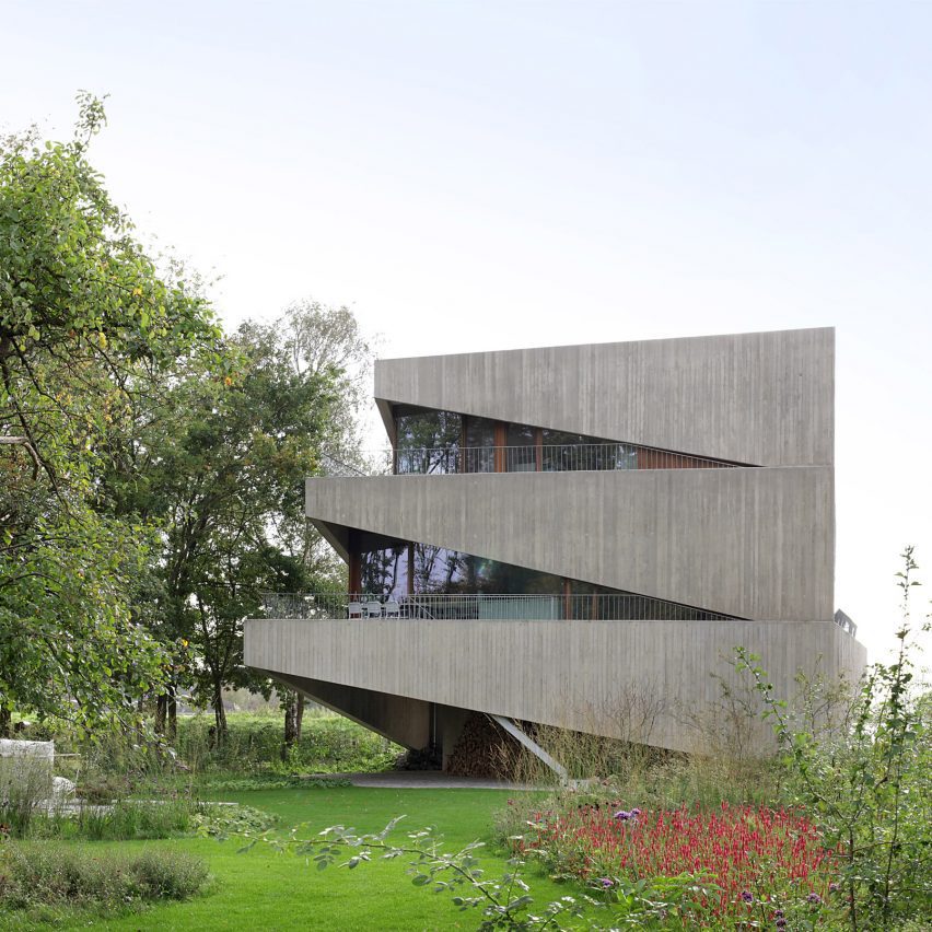 Jagged concrete house by Graux & Baeyens