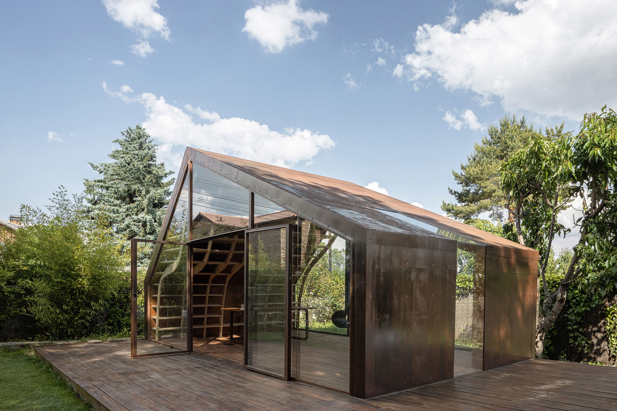 Gabled steel cabin with glazed walls by MuDD Architects