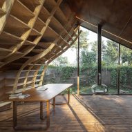 Mudd Architects snakes wavy bookshelf up to roof of Spanish writer's cabin