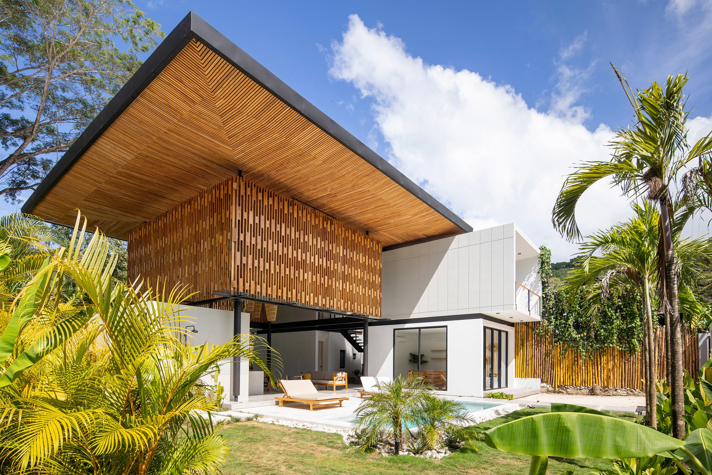 Naia I house in Costa Rica with a roof made of wooden screens