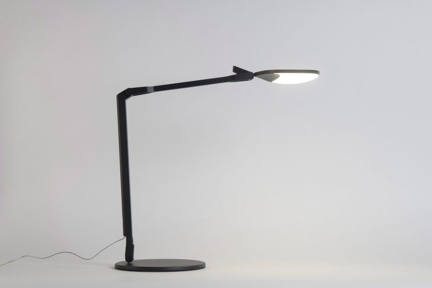 Splitty Reach light by Kenneth Ng and Edmund Ng for Koncept in black