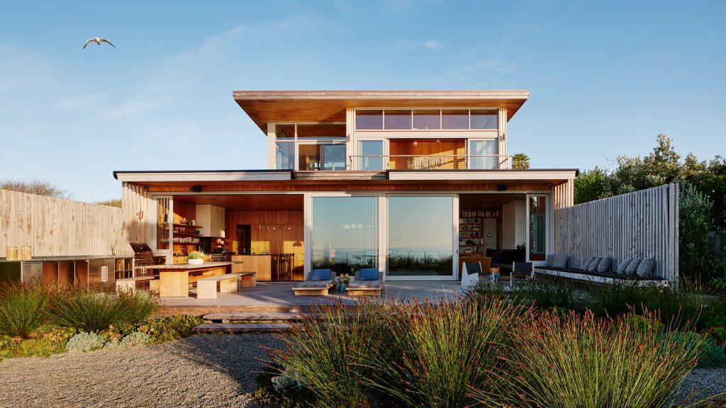 Salvaged wood wraps Surf Household in Santa Cruz by Feldman Architecture
