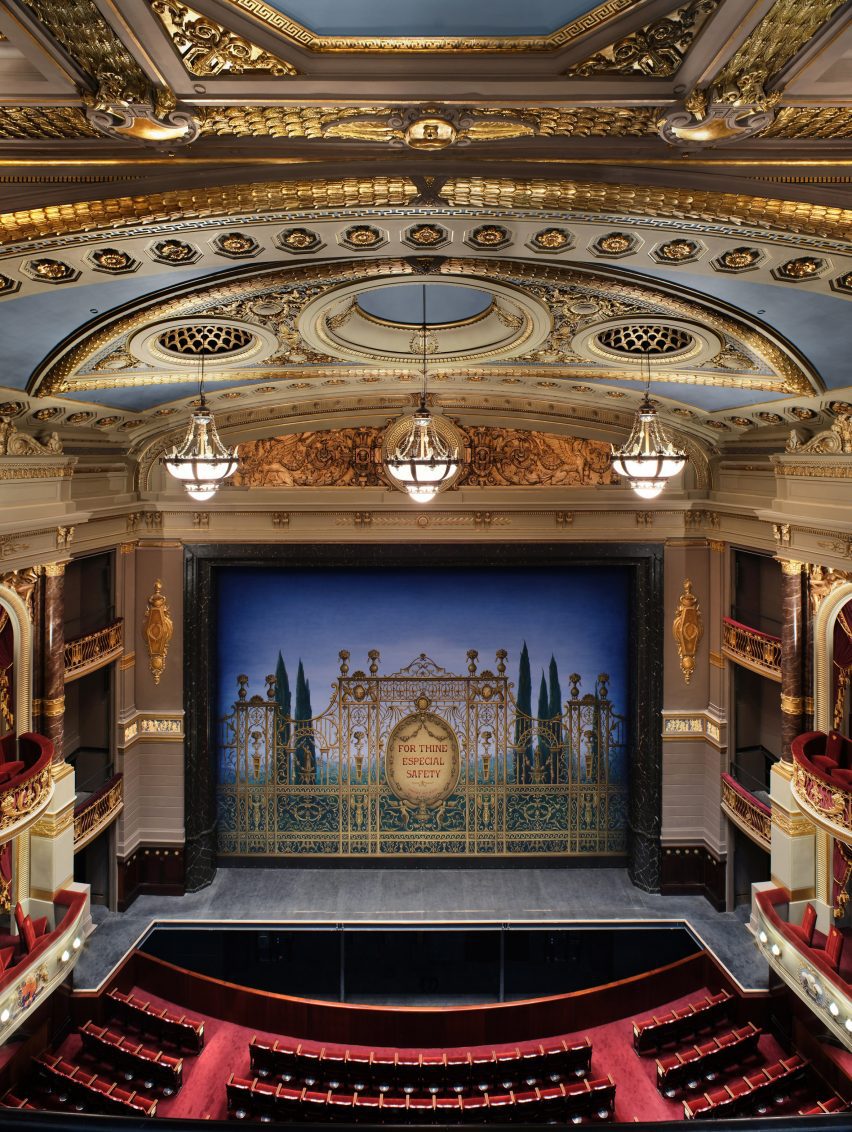 The Theatre Royal Drury Lane was refitted to allow for a more flexible staging system