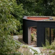 Bovenbouw Architectuur designs black-brick Bazel home on sloping terrain