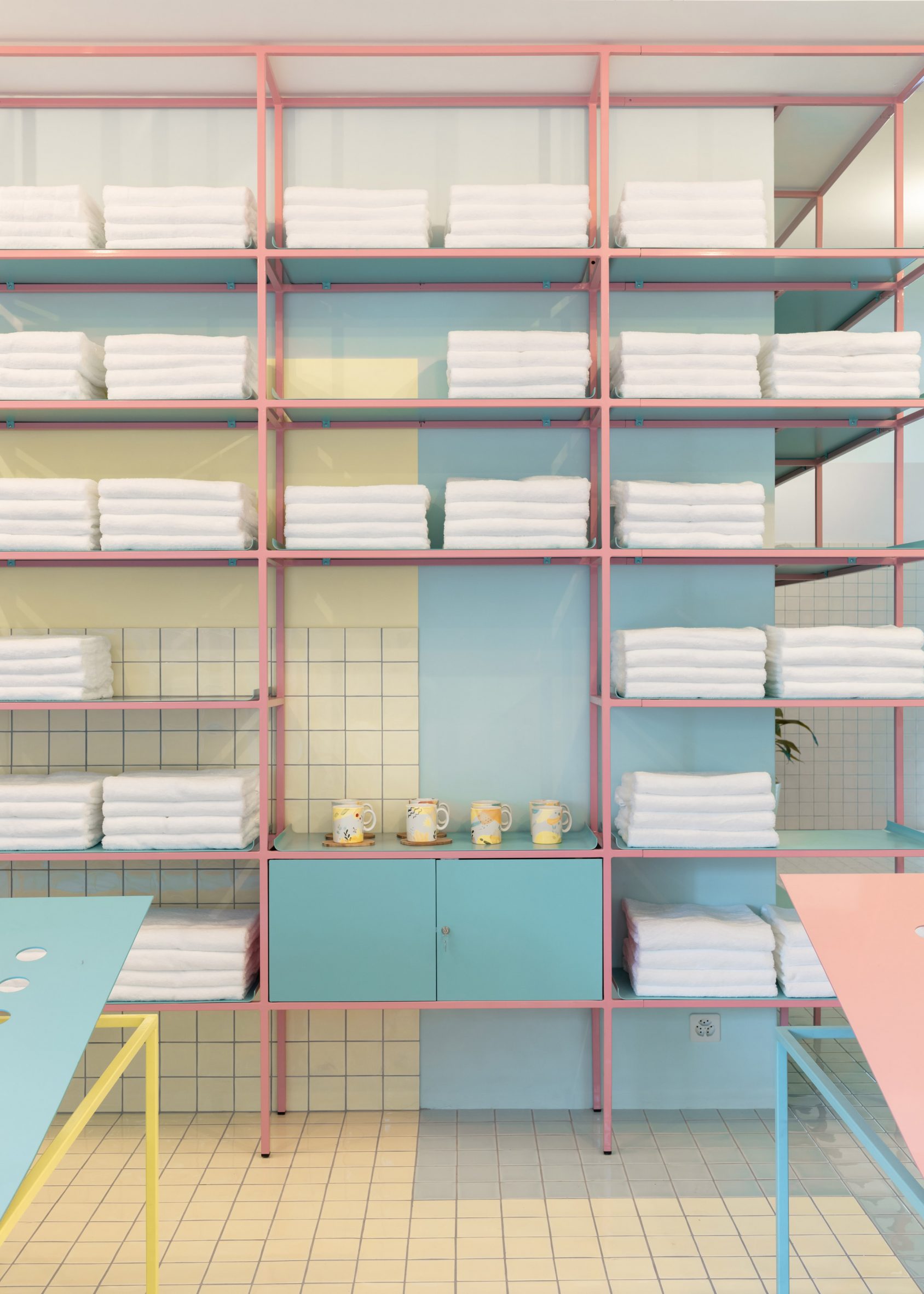 Pink and baby blue shelving system in Origin Spa Geneva