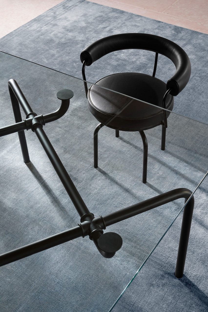 The Edison table with black-painted steel legs