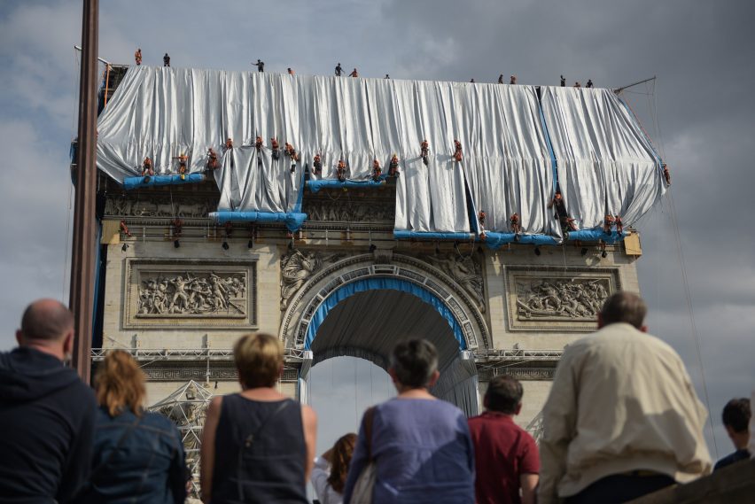 L'Arc de Triomphe Wrapped under construction