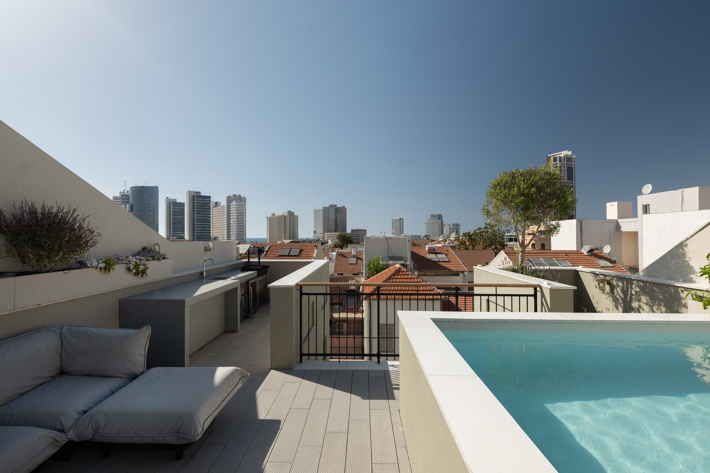 Roof of Neve Tzedek Patio House by Meirav Galan