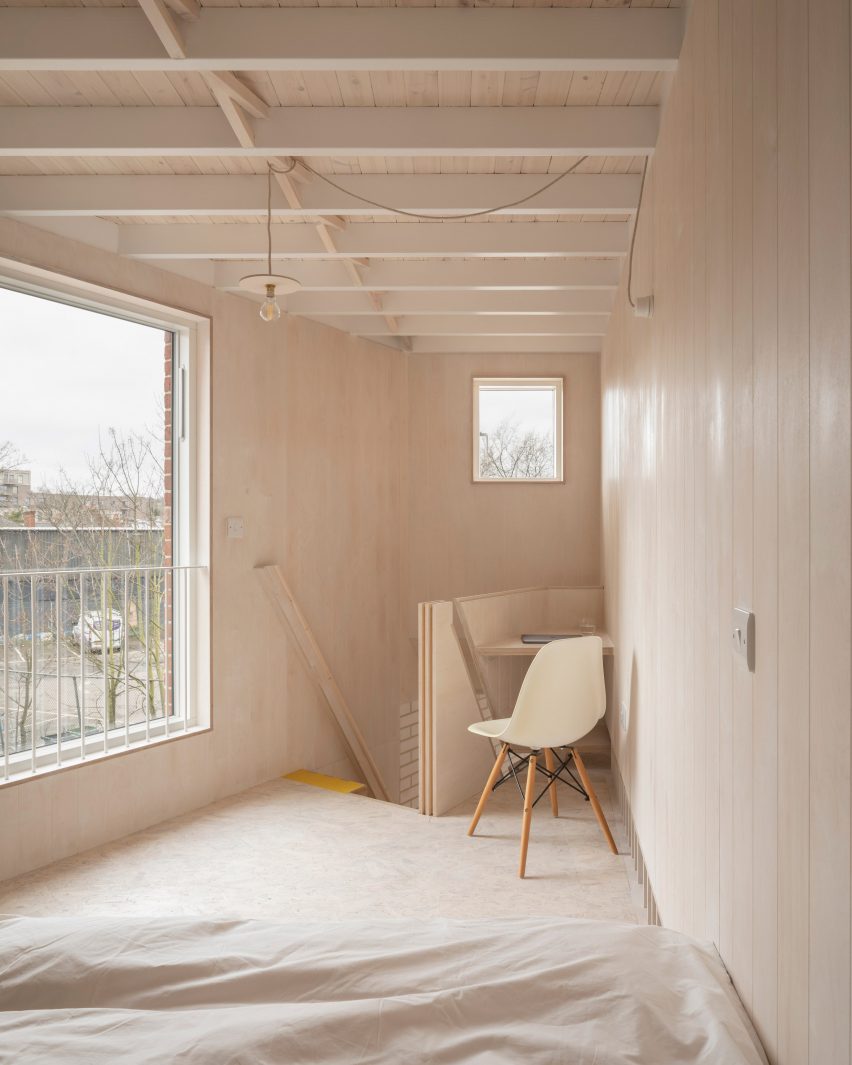 Apartment mezzanine with corner desk in The Queen of Catford by Tsuruta Architects