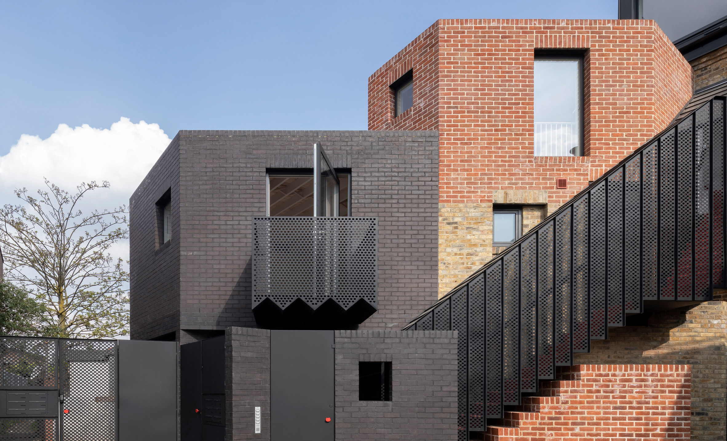 Side elevation of The Queen of Catford by Tsuruta Architects