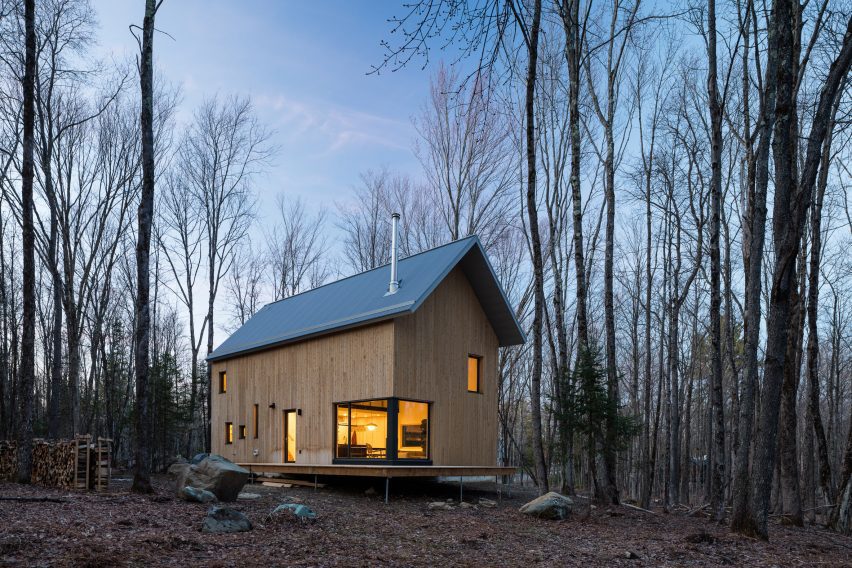Cedar-clad cottage near Montreal
