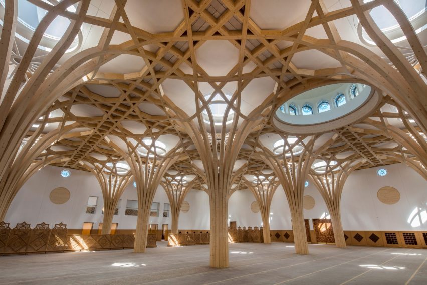Masjid Pusat Cambridge oleh Marks Barfield Architects
