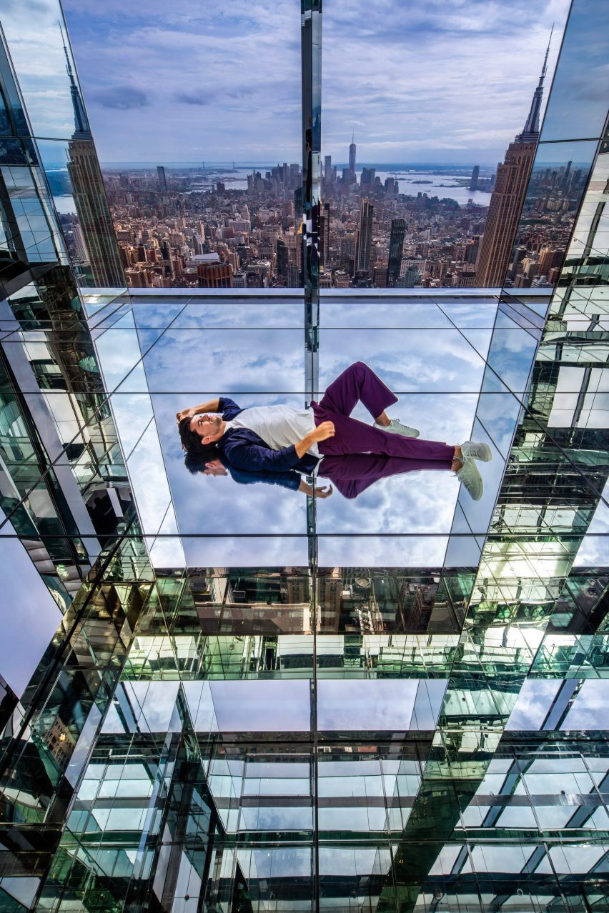 Infinite reflections of Manhattan at Air