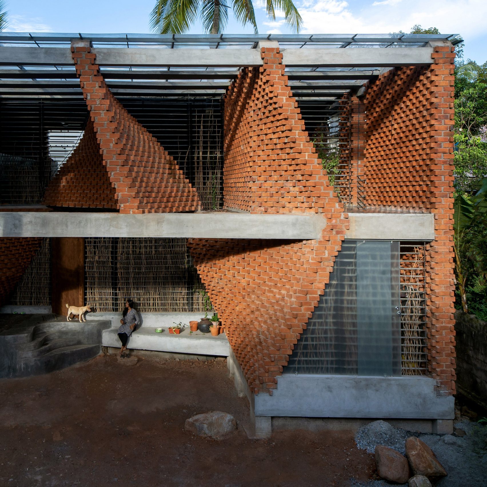 Windowless White Facade Fronts Multi Generational Cleft House In India 3324