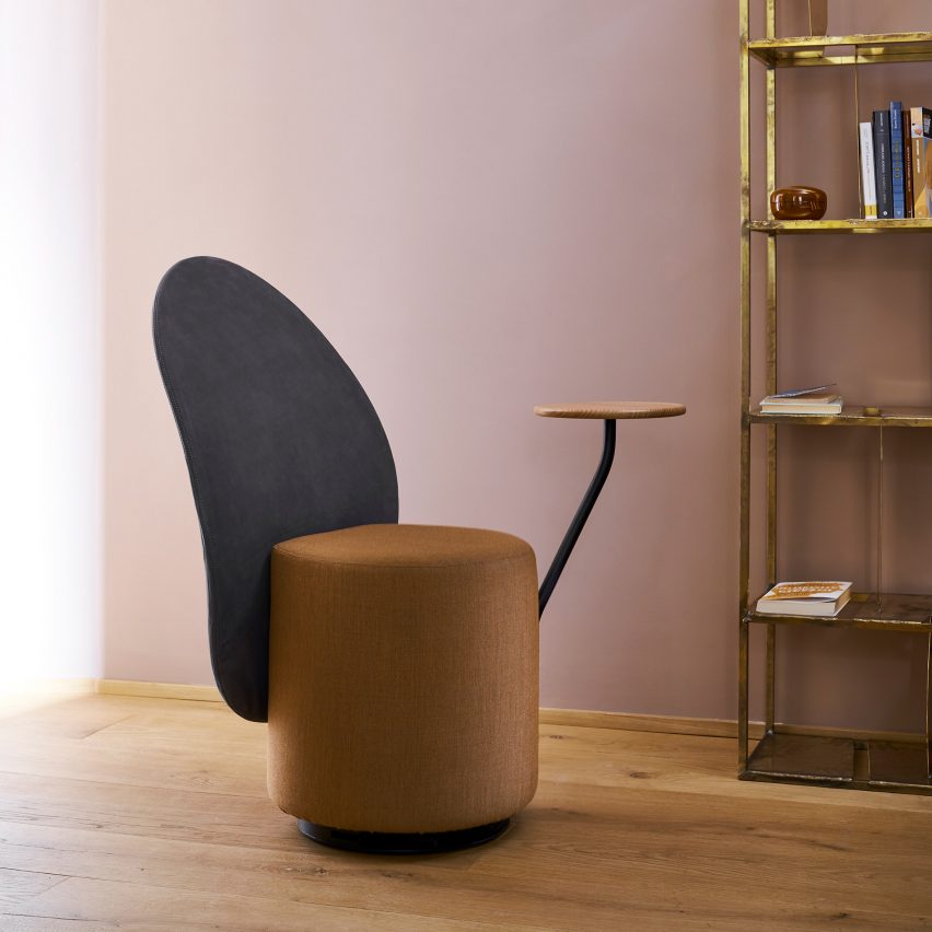 Loomi chair with brown fabric base and black backrest