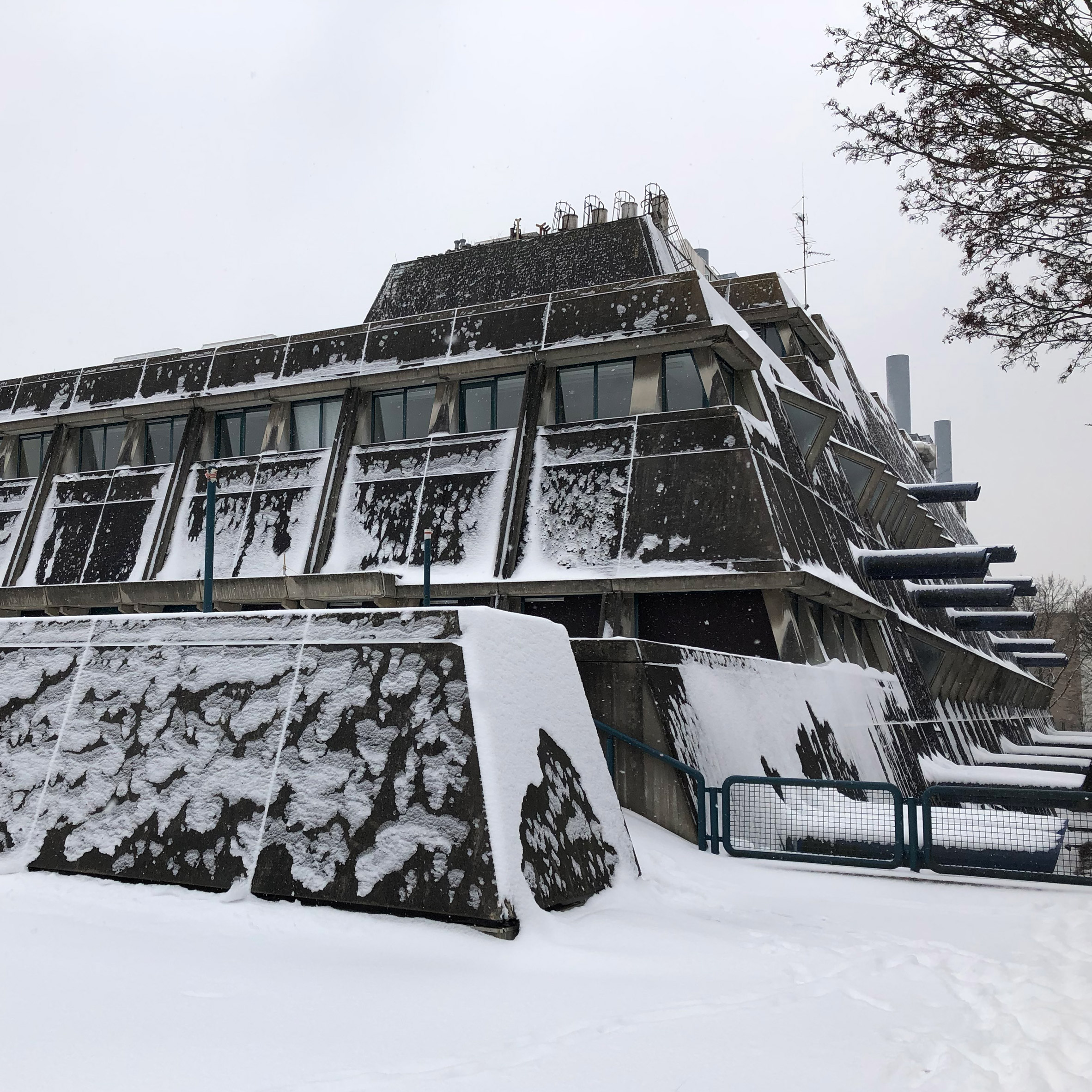 Mäusebunker building in snow