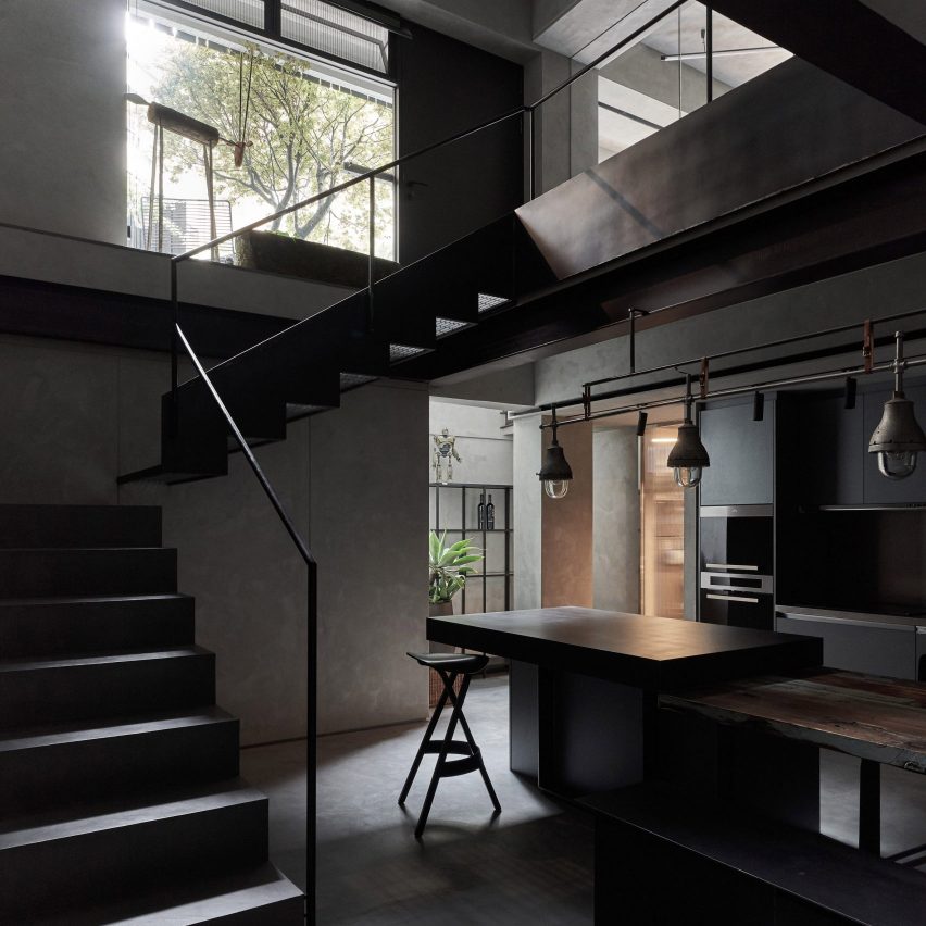 Ten elegant interiors with a dark and moody atmosphere