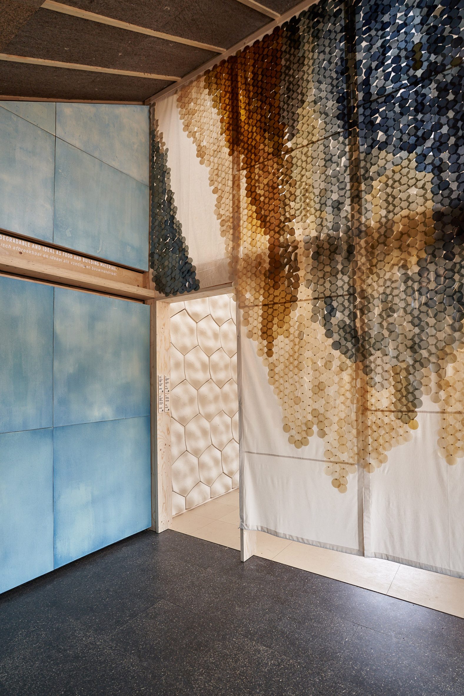Algae and seaweed in biomaterials house by Biobased Creations