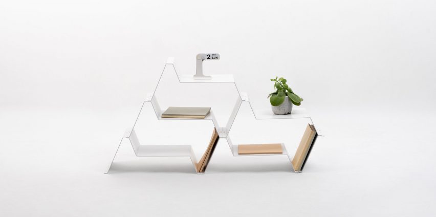 A photograph of the Frequence shelf by Jean Couvreur for Kataba