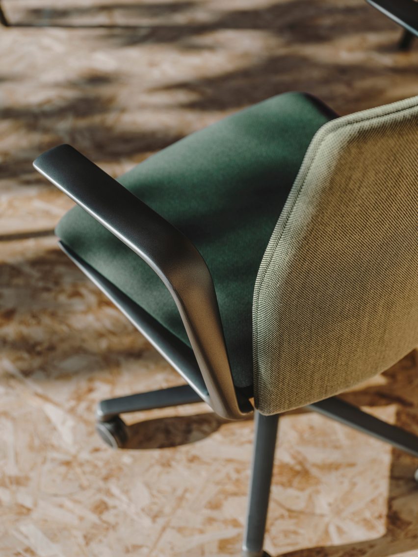 A photograph of the Kinesit Met chair by Lievore Altherr Molina for Arper