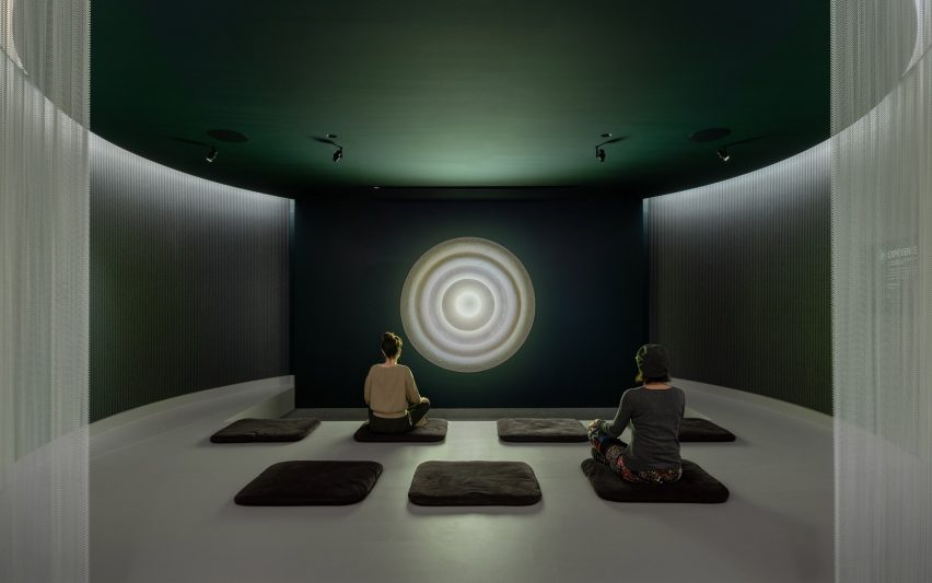 Photograph of an interactive gallery space for meditating in Rubin Museum of Art by PRO