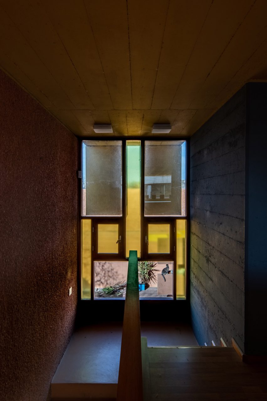 Jendela kaca berwarna-warni oleh Edgardo Marveggio