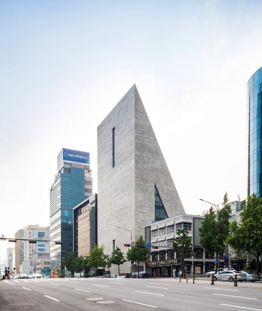 Wedge-shaped concrete building in Seoul