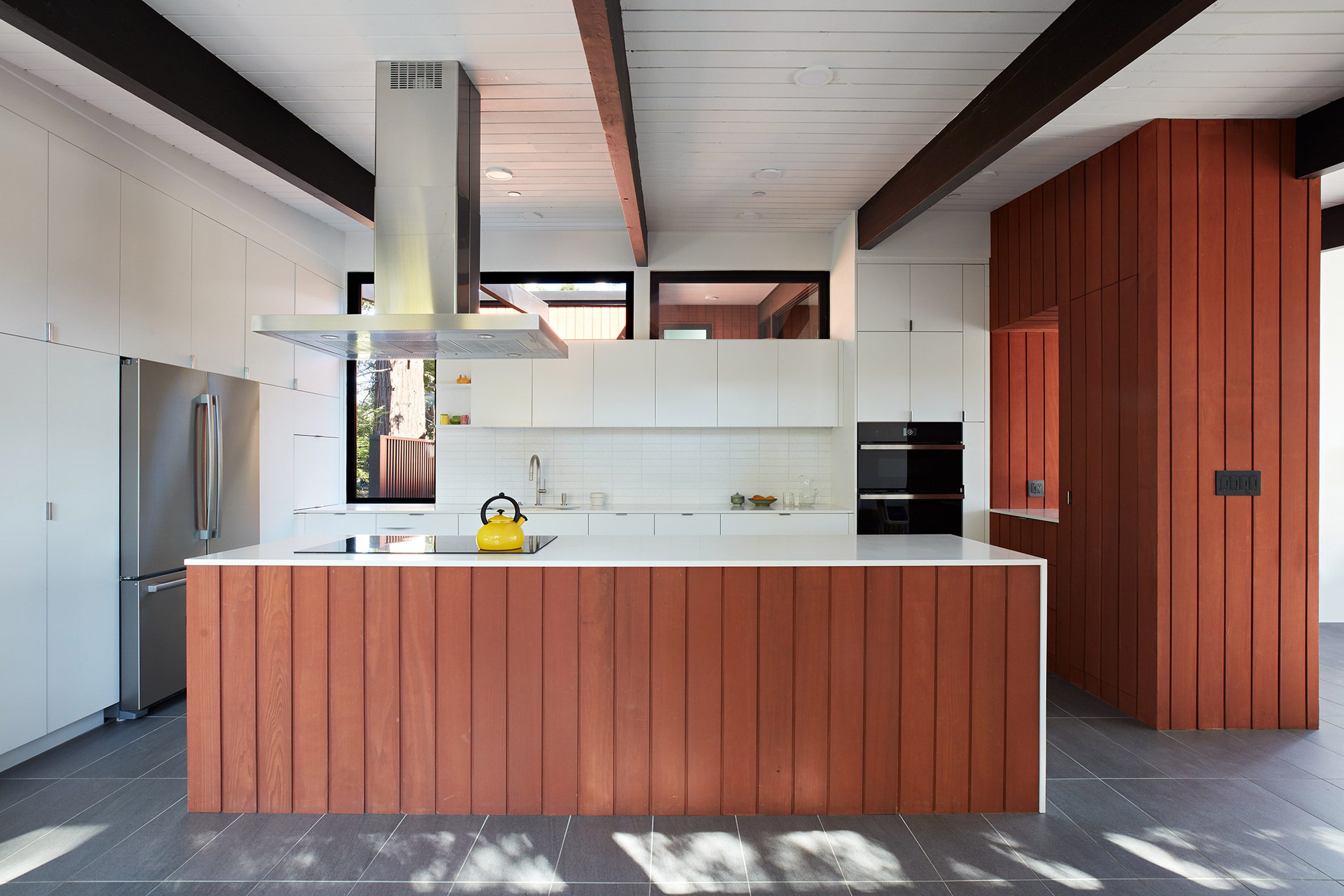 Wooden panelling in the kitchen by Klopf Architecture
