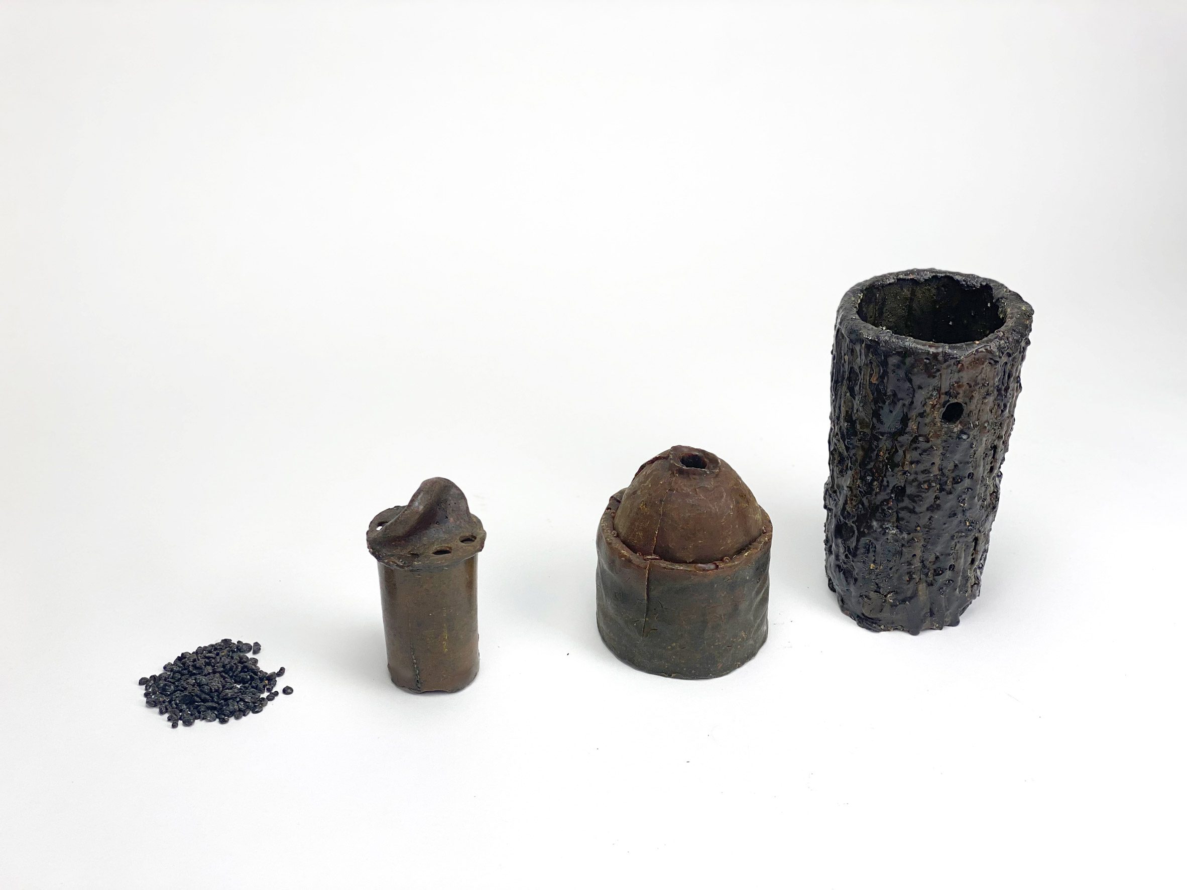 Carafe, pellets and cartridge for water filtering by Charlotte Böhning and Mary Lempres