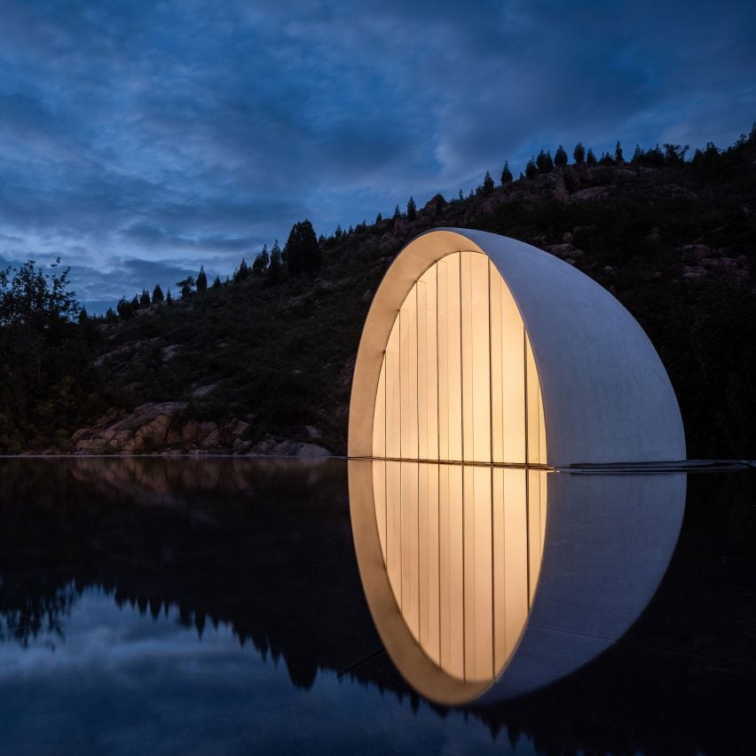 Syn Architects tops wedding chapel in China with illuminated "moon"