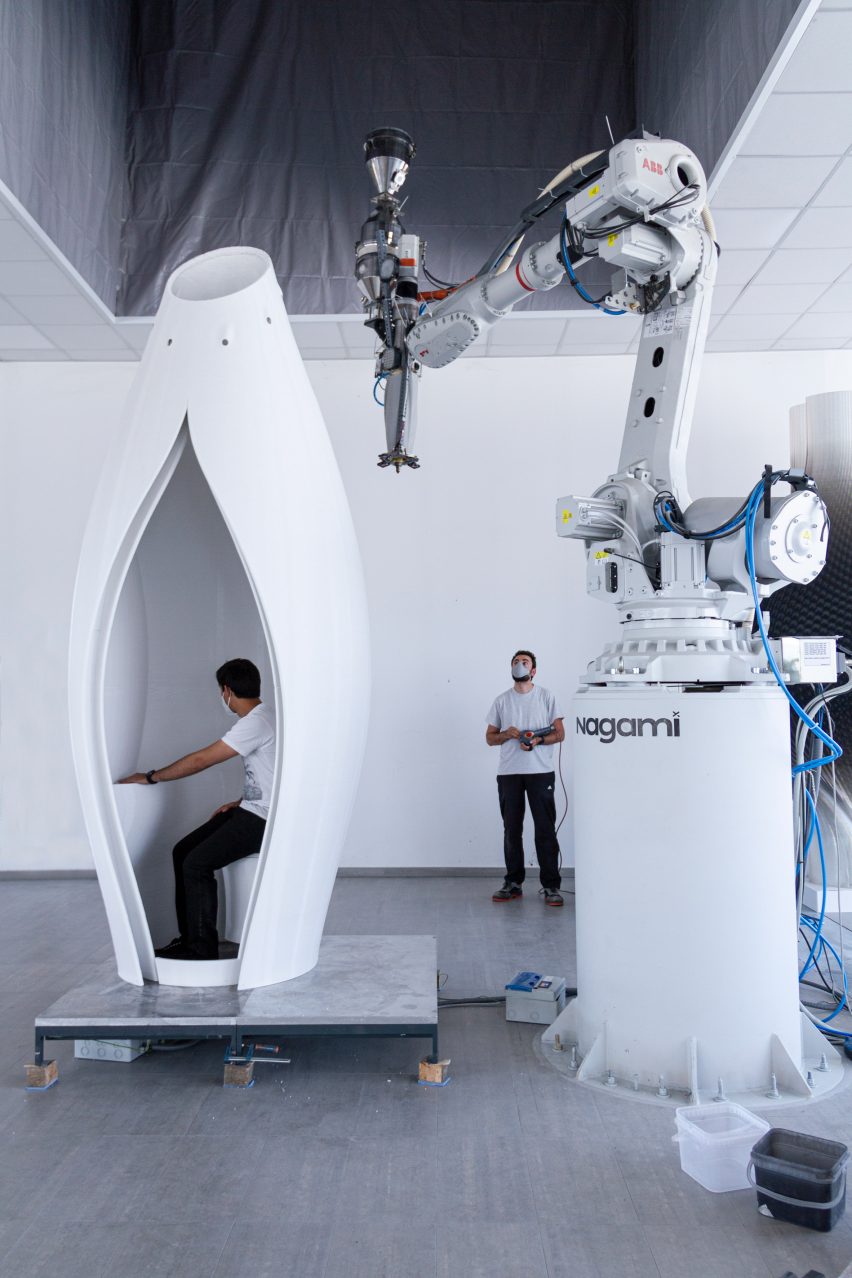 The Throne toilet being 3D printed in the Nagami studio in Avila, Spain