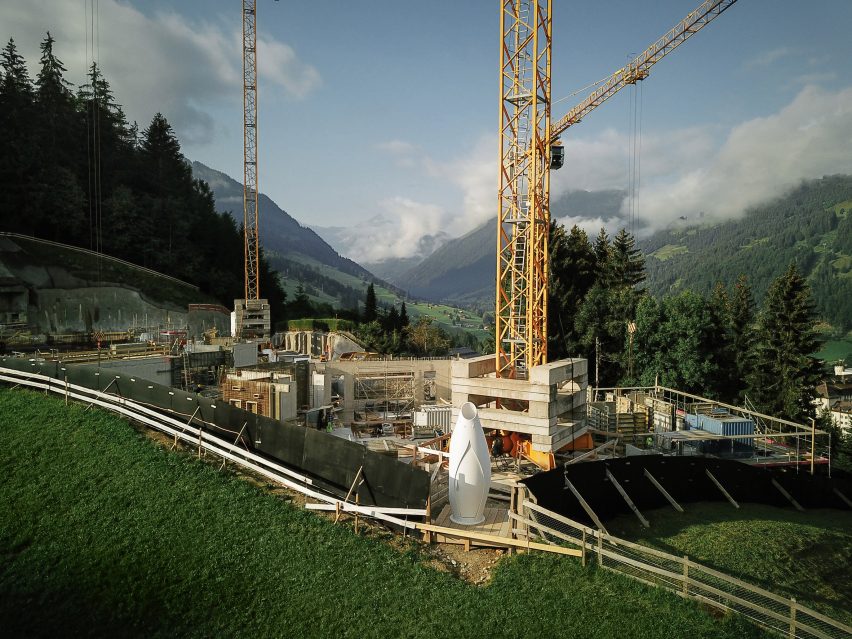 Portaloo cetak 3D di lokasi konstruksi di Pegunungan Alpen Swiss