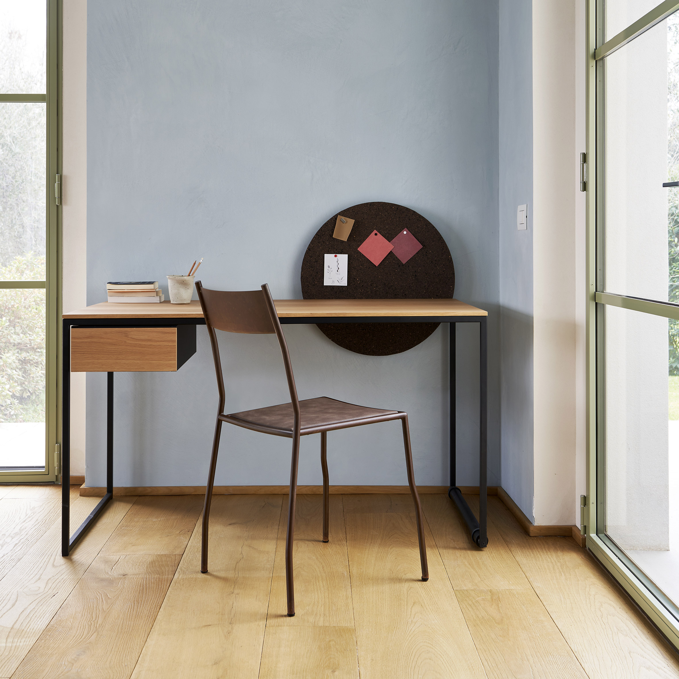 A photograph of the Macis desk in wood and matte black